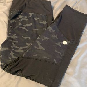 Threads 4 Thought Cropped Leggings